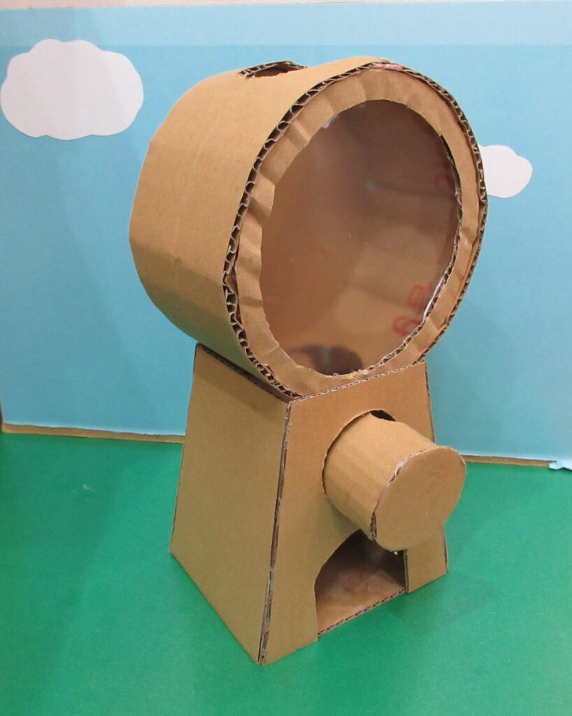 ダンボールでカプセルガチャを作ろう